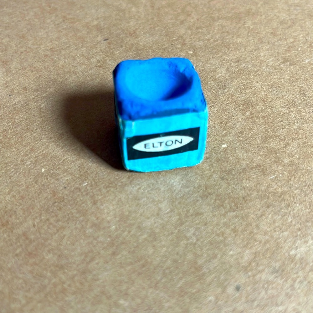 Pool cue chalk